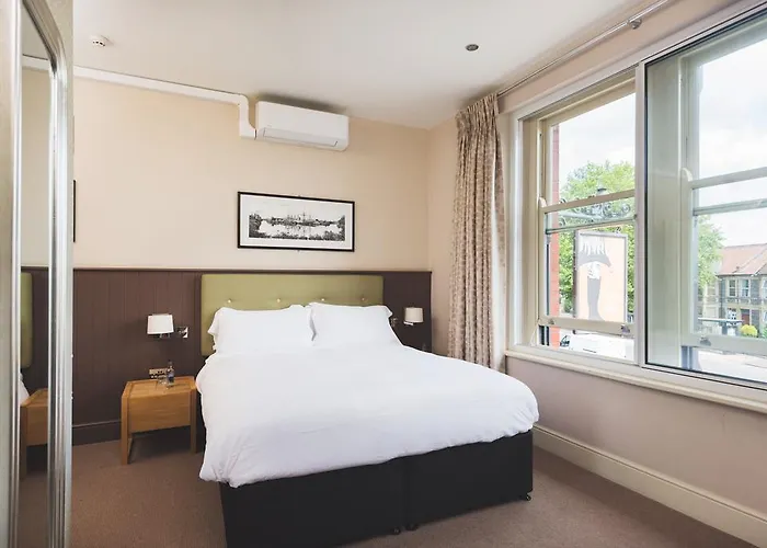 The Wellington Herberg Bristol